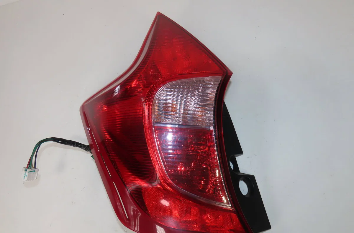 Feu arrière gauche Nissan NOTE (E12) 1.2 (2013) occasion
