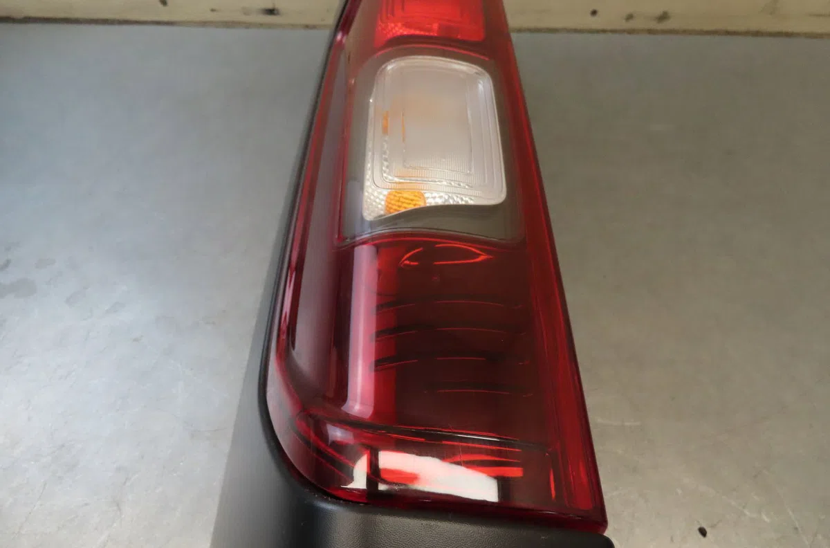Feu arrière gauche Nissan NV300 Camionnette (X82) 1.6 dci 125 (2016) occasion