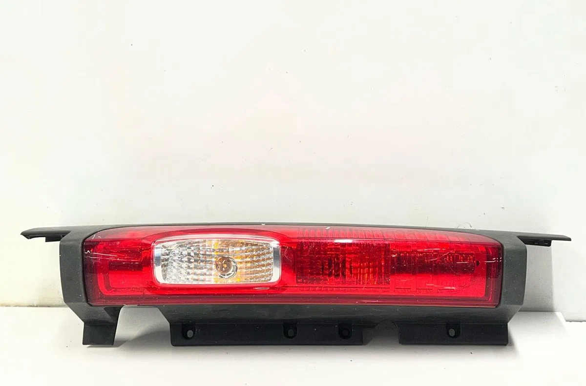 Feu arrière gauche NISSAN PRIMASTAR 1 PHASE 2 occasion