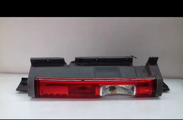 Feu arrière gauche Nissan PRIMASTAR Camionnette (X83) 2.5 dci 150 (2006) occasion