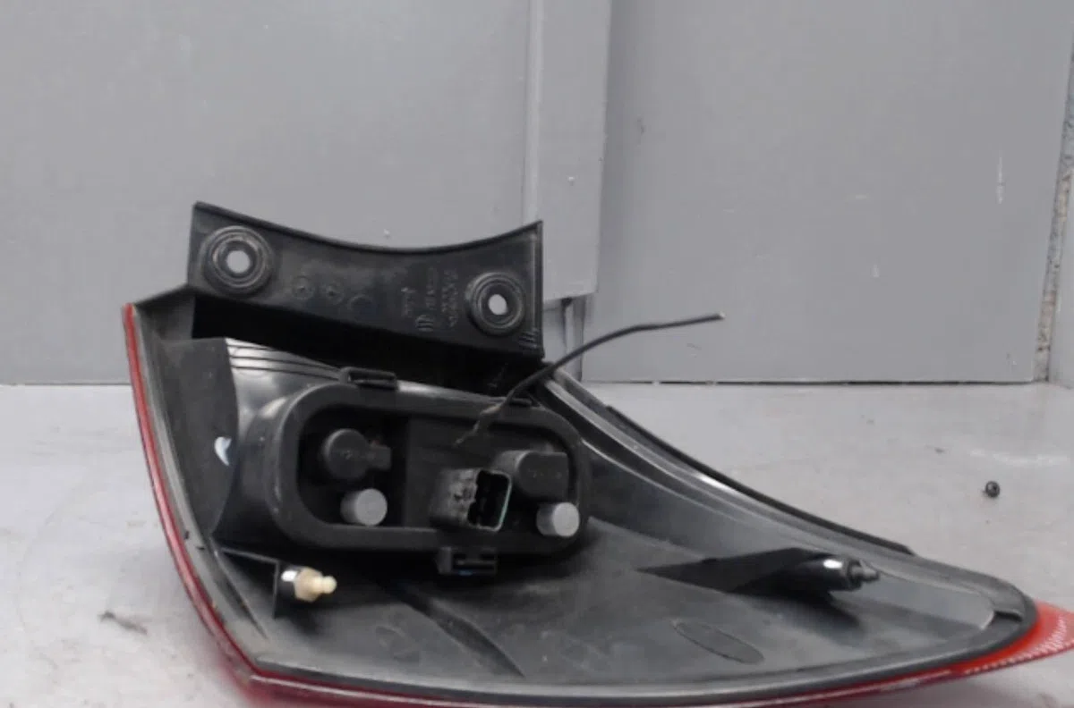 Feu arrière gauche Nissan QASHQAI - QASHQAI 2 I (J10, NJ10, JJ10E) 2.0 (2007-2013) occasion