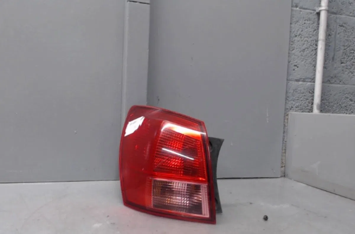 Feu arrière gauche Nissan QASHQAI - QASHQAI 2 I (J10, NJ10, JJ10E) 2.0 (2007-2013) occasion