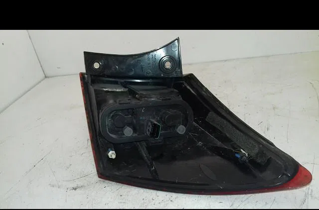 Feu arrière gauche Nissan QASHQAI - QASHQAI 2 I (J10, NJ10, JJ10E) 2.0 dci traction intégrale (2007-2013) 5 portes occas