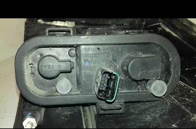 Feu arrière gauche Nissan QASHQAI - QASHQAI 2 I (J10, NJ10, JJ10E) 2.0 dci traction intégrale (2007-2013) 5 portes occas