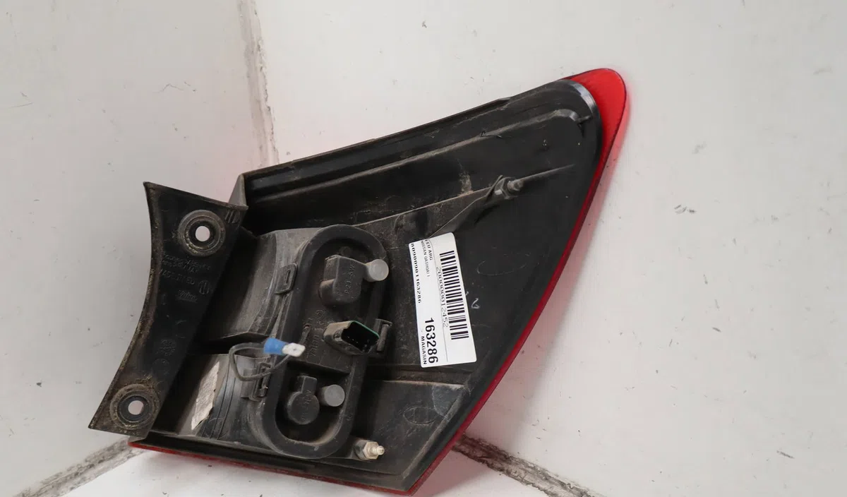 Feu arrière gauche Nissan QASHQAI - QASHQAI 2 I (J10, NJ10, JJ10E) 2.0 dci traction intégrale (2007-2013) 5 portes occas