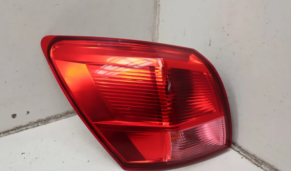 Feu arrière gauche Nissan QASHQAI - QASHQAI 2 I (J10, NJ10, JJ10E) 2.0 dci traction intégrale (2007-2013) 5 portes occas