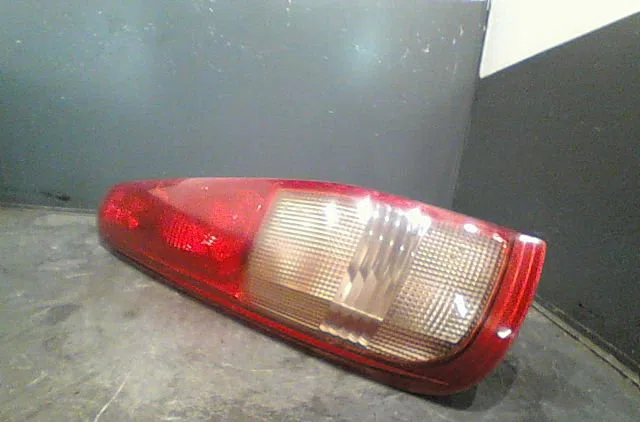 Feu arrière gauche Nissan X-TRAIL I (T30) 2.2 dci 4x4 (2001-2008) 5 portes occasion