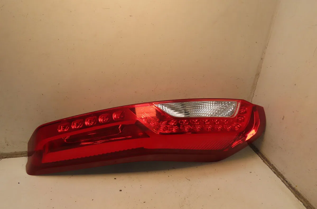 Feu arrière gauche Nissan X-TRAIL II (T31) 2.0 dci 4x4 (2007-2013) occasion