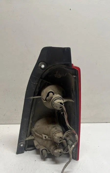 Feu arrière gauche Opel AGILA (A) (H00) 1.2 16v twinport (f68) (2004-2007) occasion