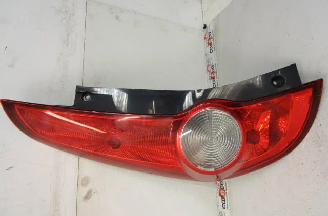 Feu arrière gauche OPEL AGILA II occasion