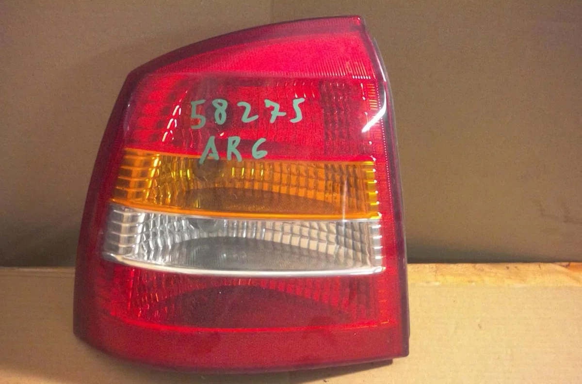 Feu arrière gauche Opel ASTRA G 3-5 portes (T98) 1.4 16v (f08, f48) (1998-2005) occasion
