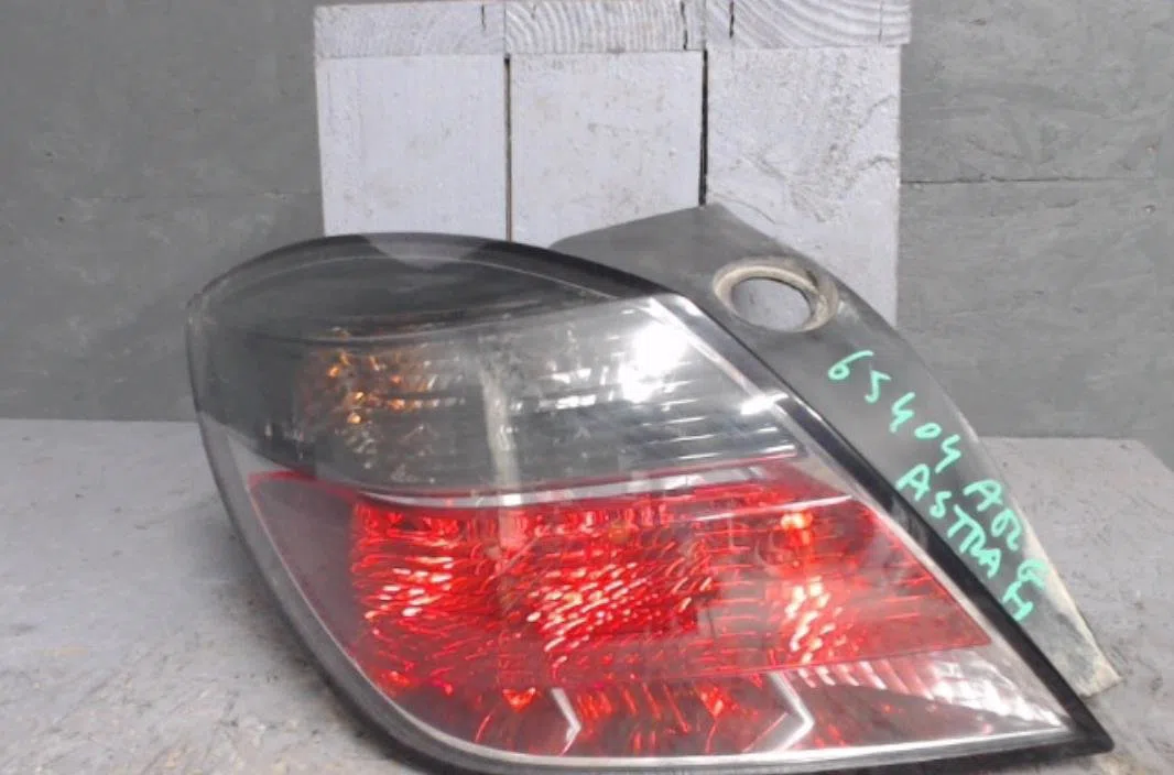 Feu arrière gauche Opel ASTRA H GTC (A04) 1.4 (l08) (2005-2010) occasion