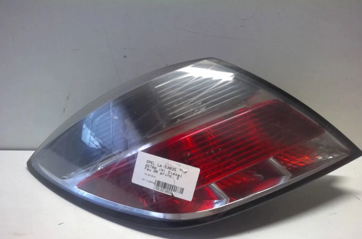Feu arrière gauche Opel ASTRA H GTC (A04) 1.9 cdti 16v (l08) (2005-2010) occasion