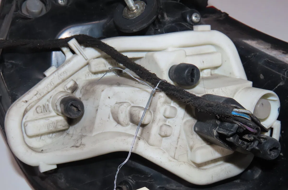 Feu arrière gauche Opel ASTRA J (P10) 1.3 cdti (68) (2009-2015) 5 portes occasion