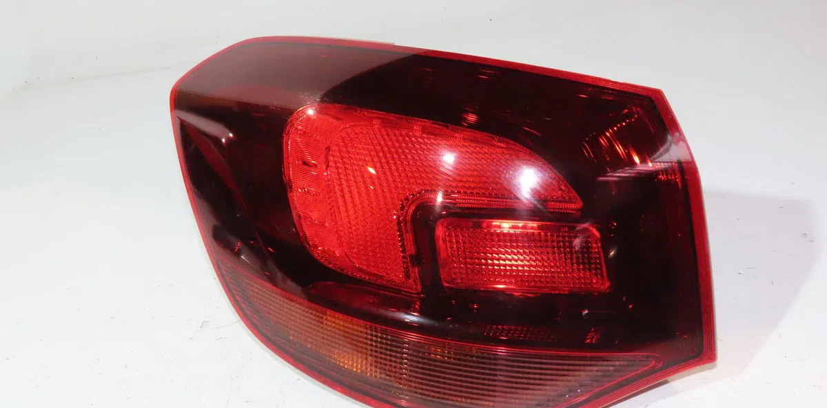 Feu arrière gauche Opel ASTRA J Sports Tourer (P10) 2.0 cdti (35) (2010-2015) occasion