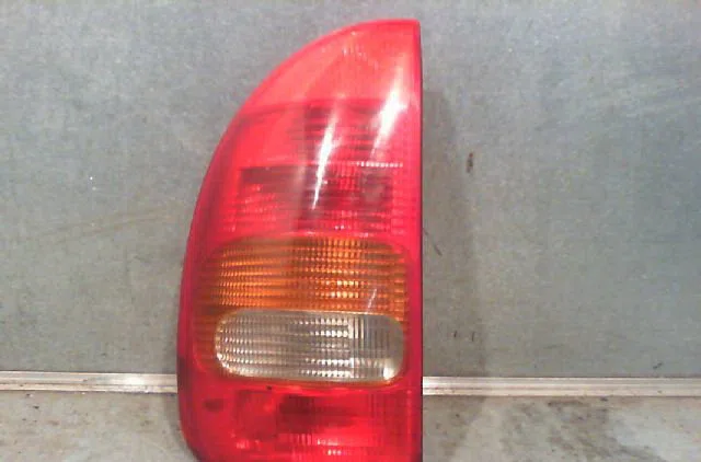 Feu arrière gauche OPEL CORSA 1998 occasion