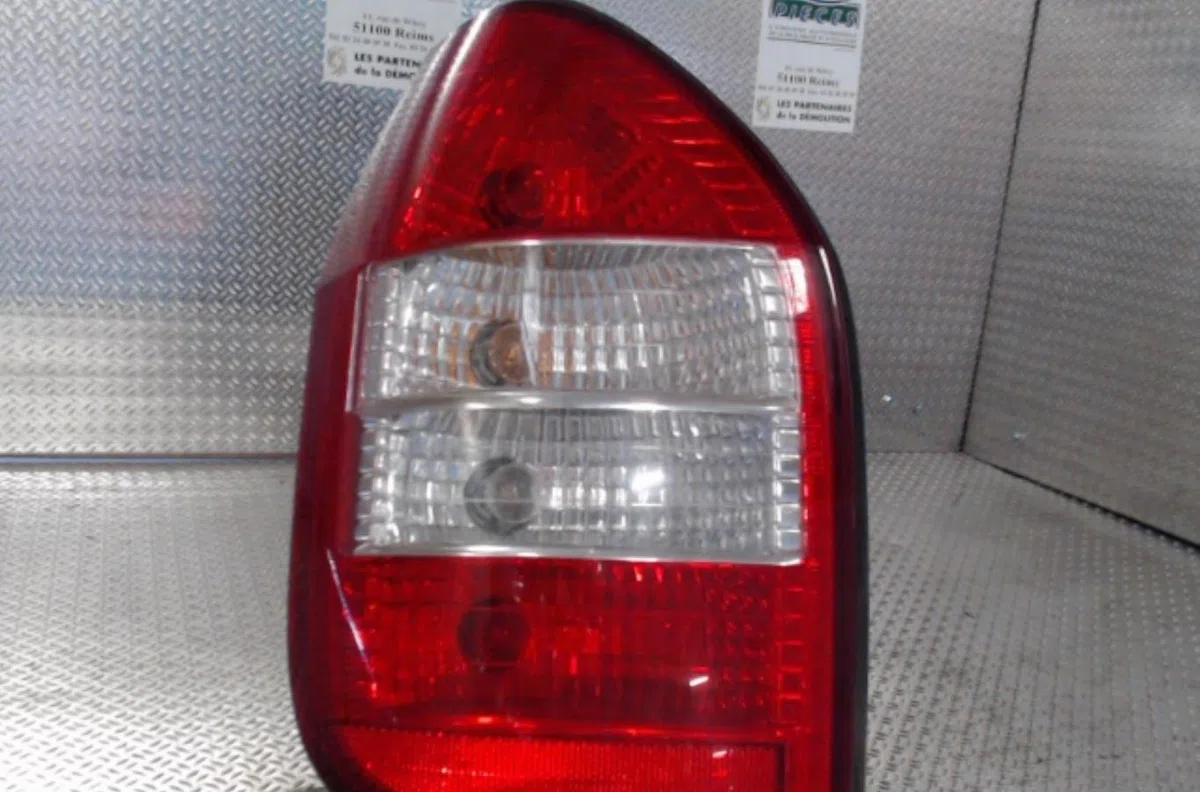 Feu arrière gauche Opel CORSA C (X01) 1.7 cdti (f08, f68) (2003-2009) occasion