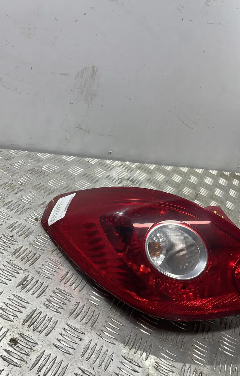 Feu arrière gauche OPEL CORSA D PHASE 2 occasion