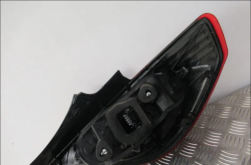 Feu arrière gauche Opel CORSA D (S07) 1.2 (l08, l68) (2006-2014) 5 portes occasion