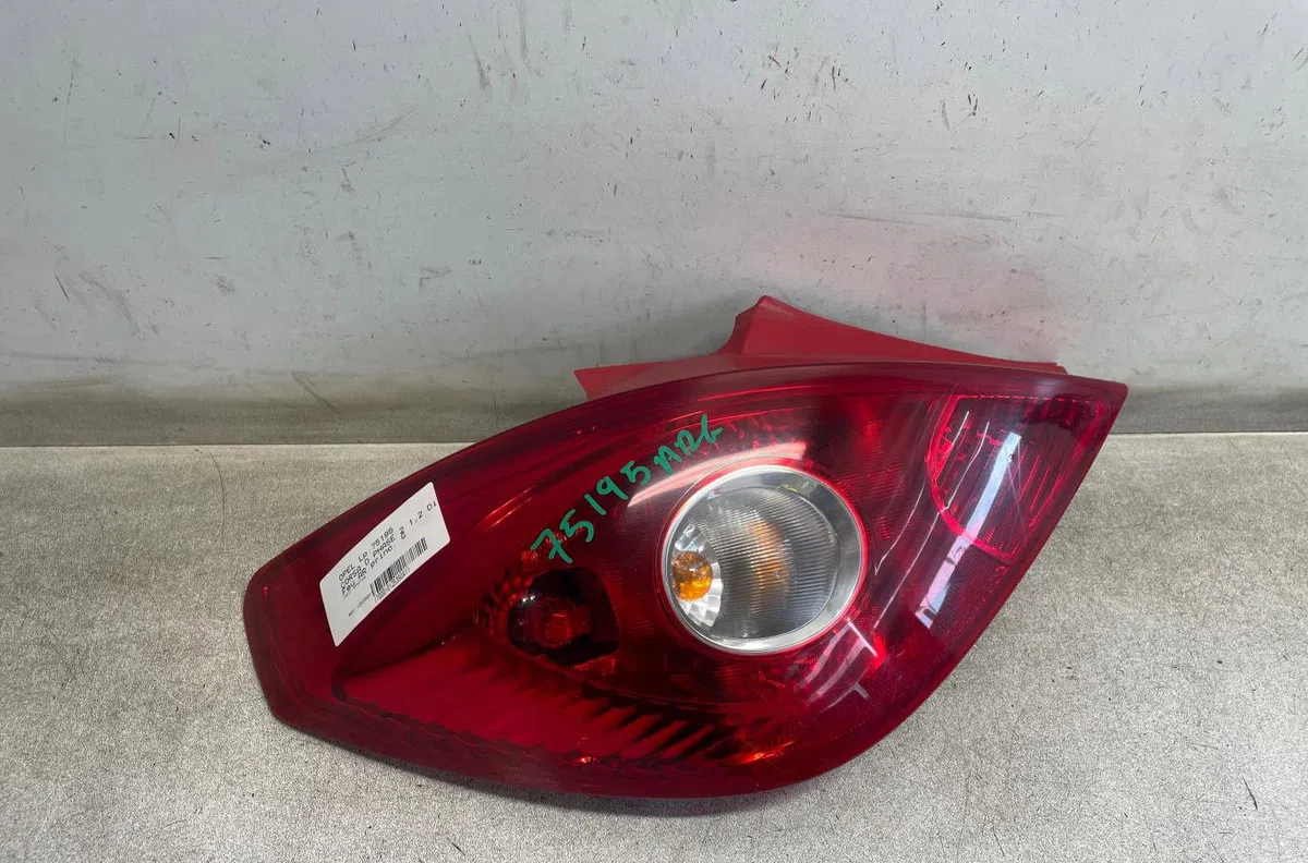 Feu arrière gauche Opel CORSA D (S07) 1.3 cdti (l08, l68) (2006-2014) occasion