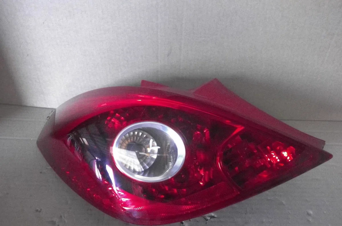 Feu arrière gauche Opel CORSA D (S07) 1.4 (l08, l68) (2006-2014) occasion