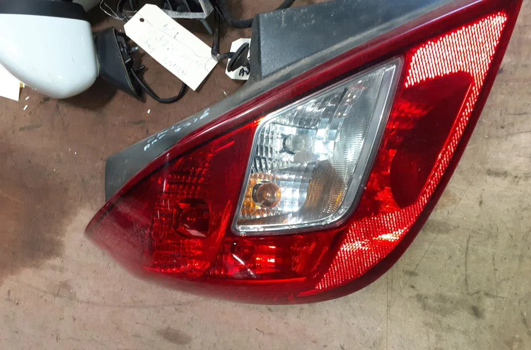 Feu arrière gauche Opel CORSA D (S07) 1.4 (l08, l68) (2006-2014) occasion