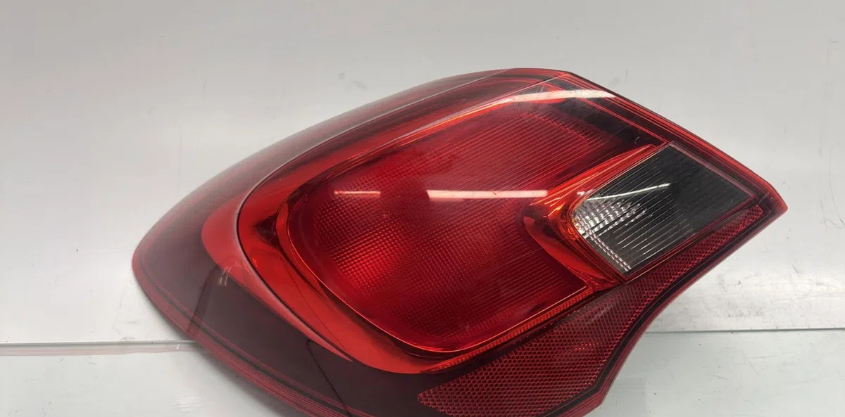 Feu arrière gauche OPEL CORSA E occasion