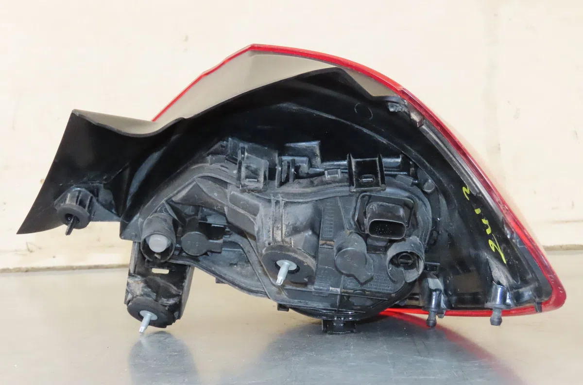 Feu arrière gauche Opel CORSA E (X15) 1.2 (08, 68) (2014) occasion