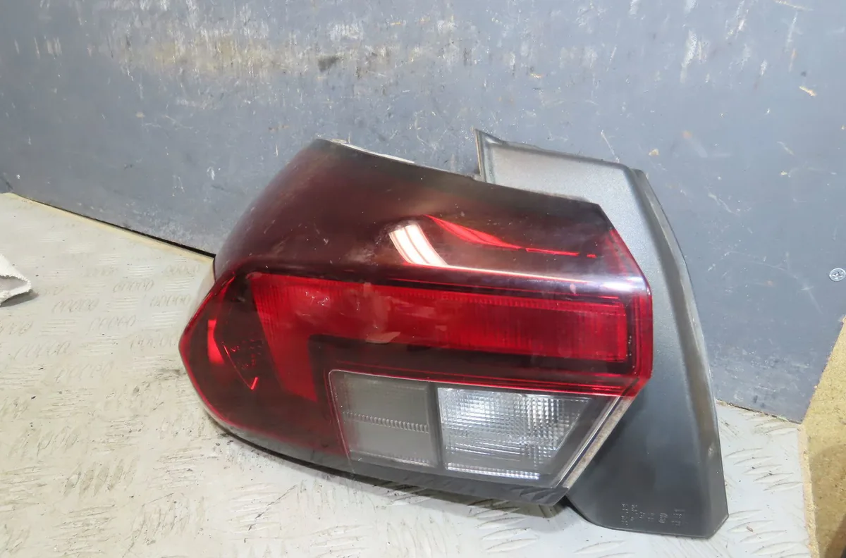 Feu arrière gauche Opel CORSA F 1.2 (68) (2019) occasion