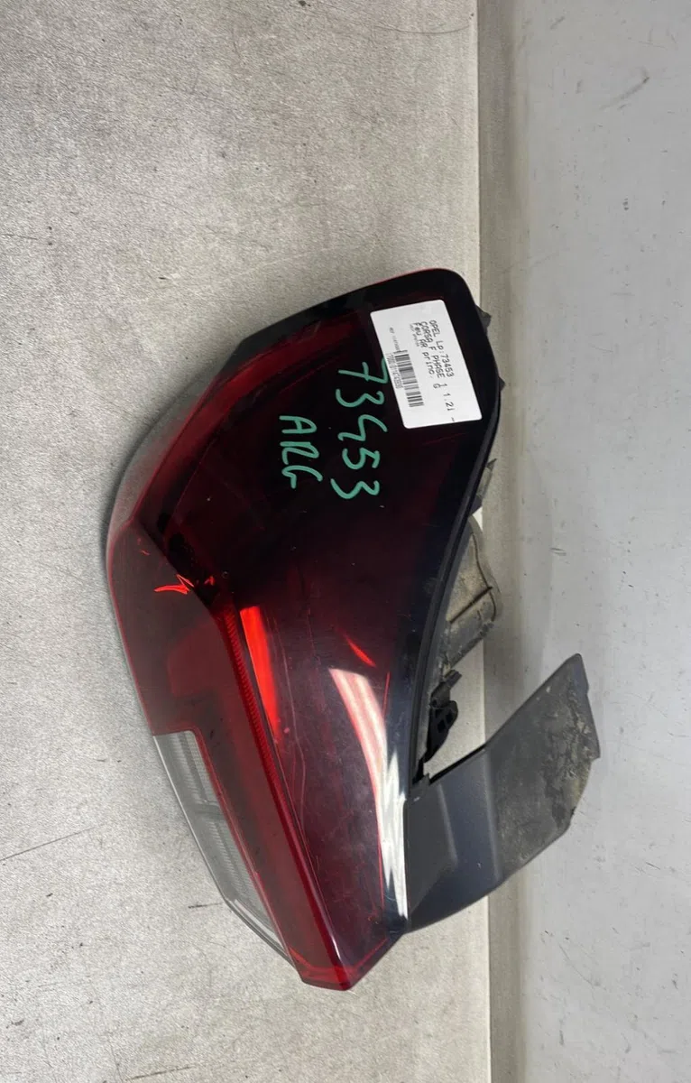 Feu arrière gauche OPEL CORSA F PHASE 1 occasion