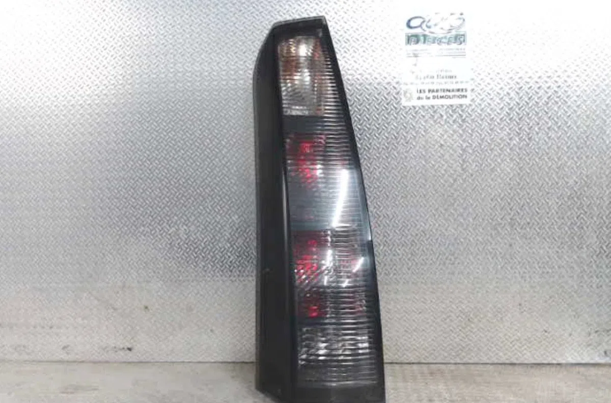 Feu arrière gauche OPEL MERIVA A  MERIVA A PHASE 2 occasion