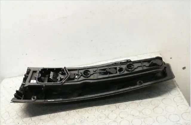 Feu arrière gauche Opel MERIVA A Monospace (X03) 1.4 16v twinport lpg (e75) (2004-2010) occasion