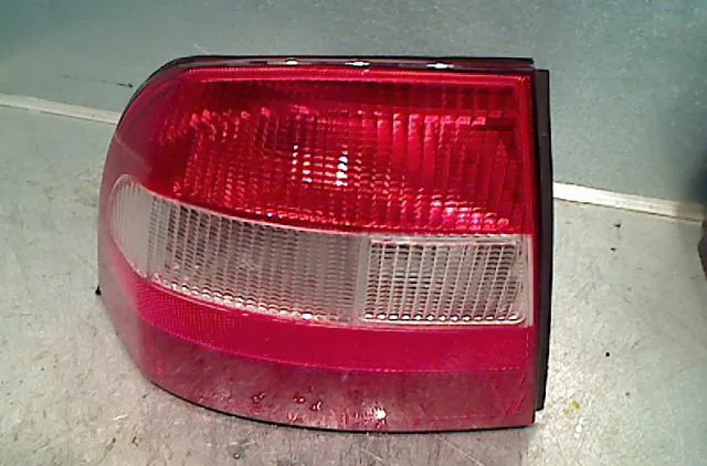Feu arrière gauche OPEL VECTRA 1997 occasion