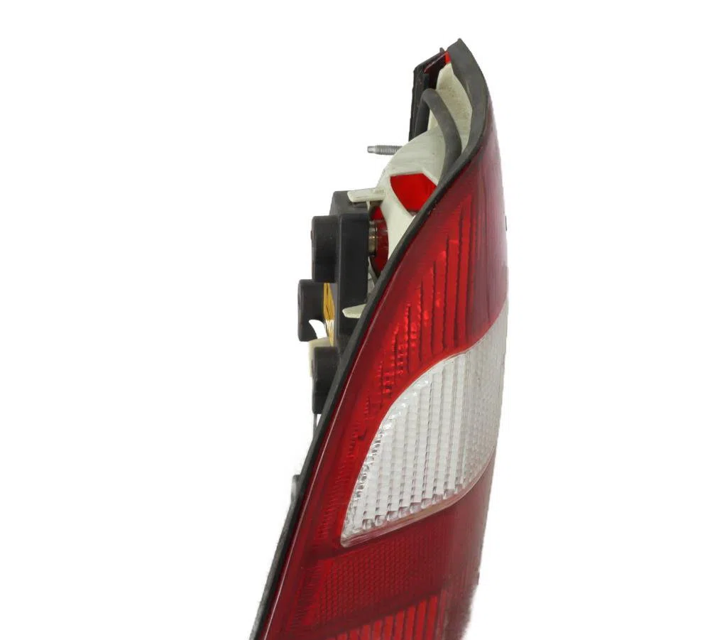 Feu arrière gauche Opel VECTRA B 3-5 portes (J96) 1.8 i 16v (f68) (1995-2000) occasion