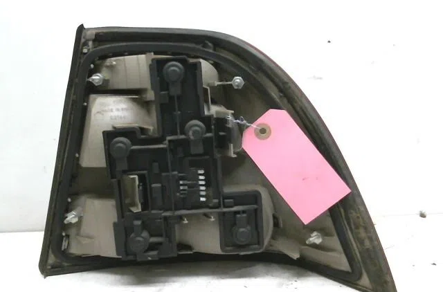 Feu arrière gauche Opel VECTRA B 3-5 portes (J96) 2.2 dti 16v (f68) (2000-2002) occasion