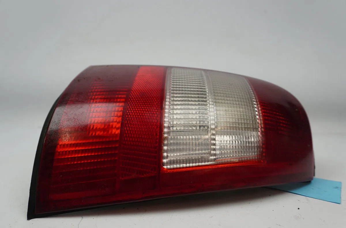 Feu arrière gauche Opel VECTRA B Break (J96) 2.0 dti 16v (f35) (1997-2003) occasion