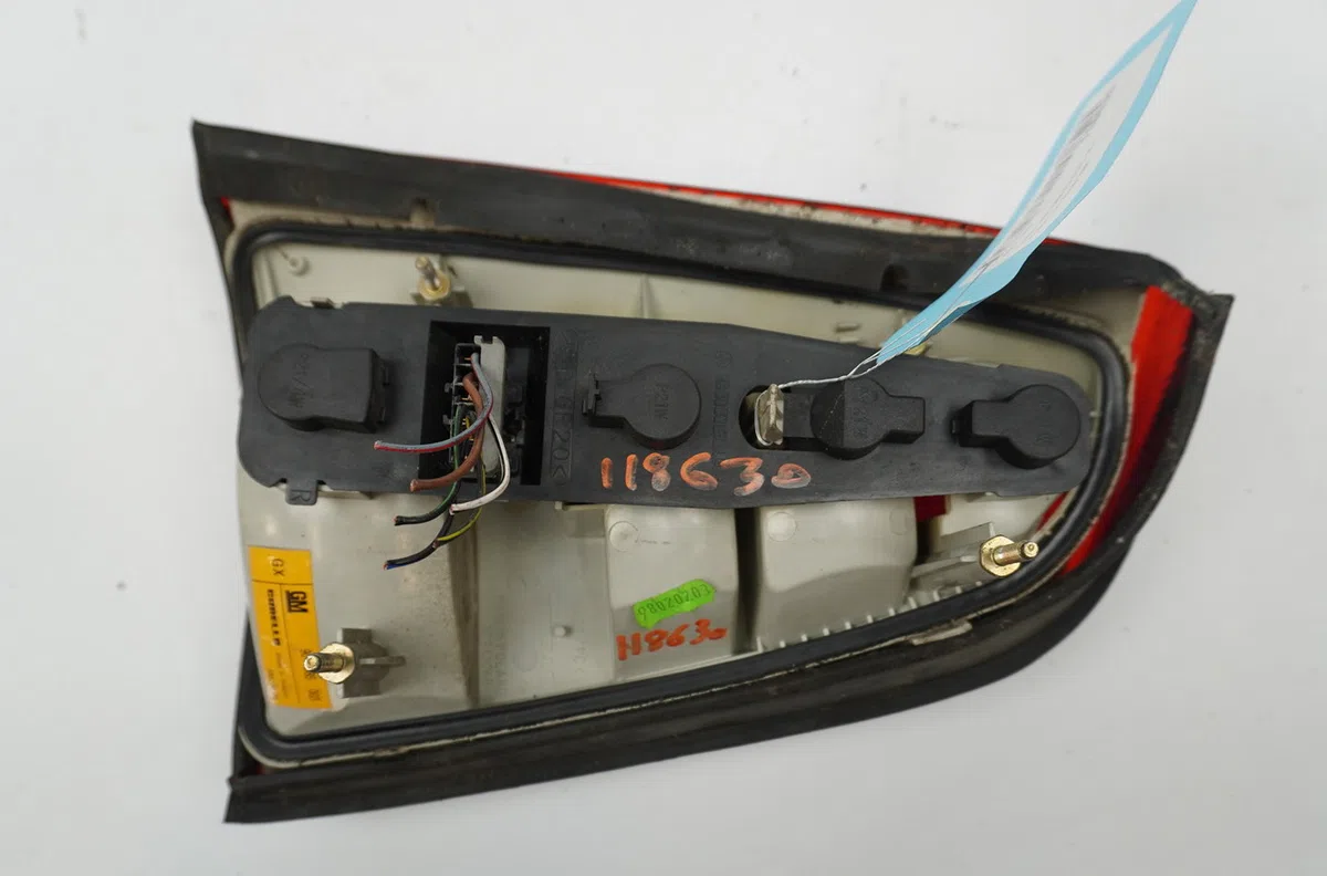 Feu arrière gauche Opel VECTRA B Break (J96) 2.0 dti 16v (f35) (1997-2003) occasion