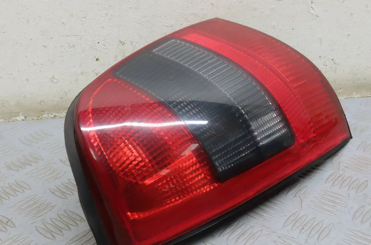 Feu arrière gauche Opel VECTRA B Break (J96) 2.0 dti 16v (f35) (1997-2003) occasion