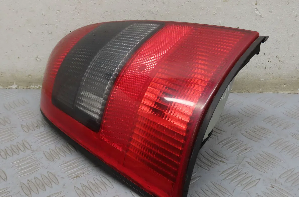 Feu arrière gauche Opel VECTRA B Break (J96) 2.0 dti 16v (f35) (1997-2003) occasion