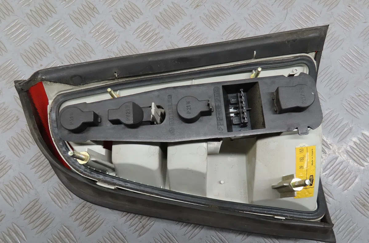 Feu arrière gauche Opel VECTRA B Break (J96) 2.0 dti 16v (f35) (1997-2003) occasion