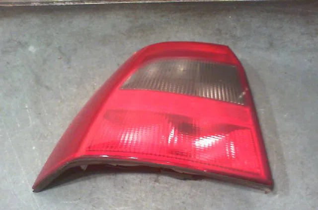 Feu arrière gauche Opel VECTRA B (J96) 1.6 i 16v (f19) (1995-2002) occasion