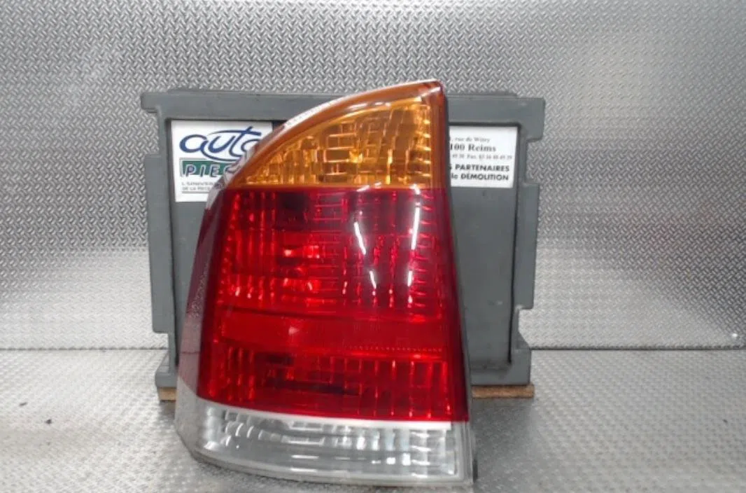Feu arrière gauche OPEL VECTRA C  VECTRA C PHASE 1 occasion