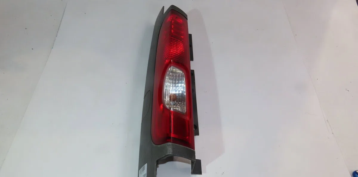 Feu arrière gauche Opel VIVARO A Fourgon (X83) 2.0 cdti (f7) (2006-2014) occasion