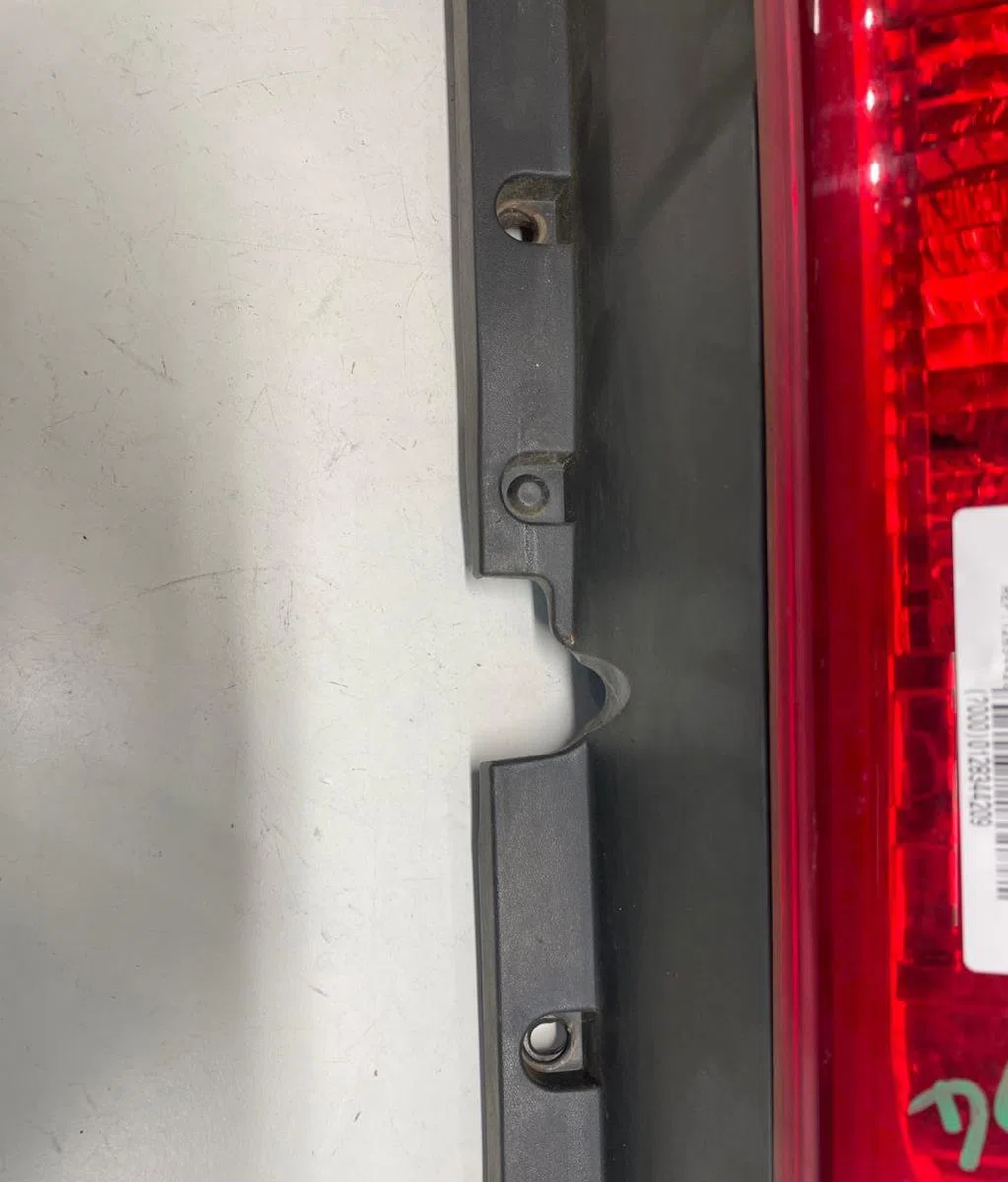Feu arrière gauche Opel VIVARO A Fourgon (X83) 2.0 cdti (f7) (2006-2014) occasion