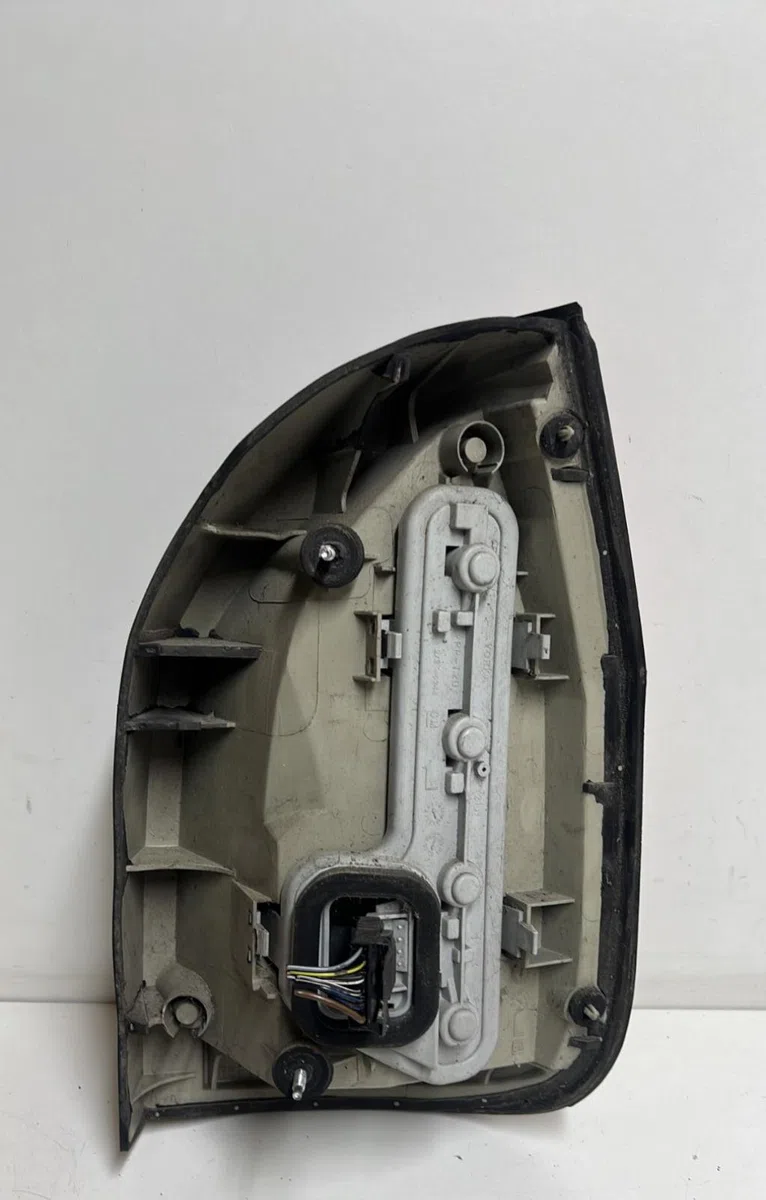 Feu arrière gauche Opel ZAFIRA A Monospace (T98) 2.0 di 16v (f75) (1999-2005) 5 portes occasion