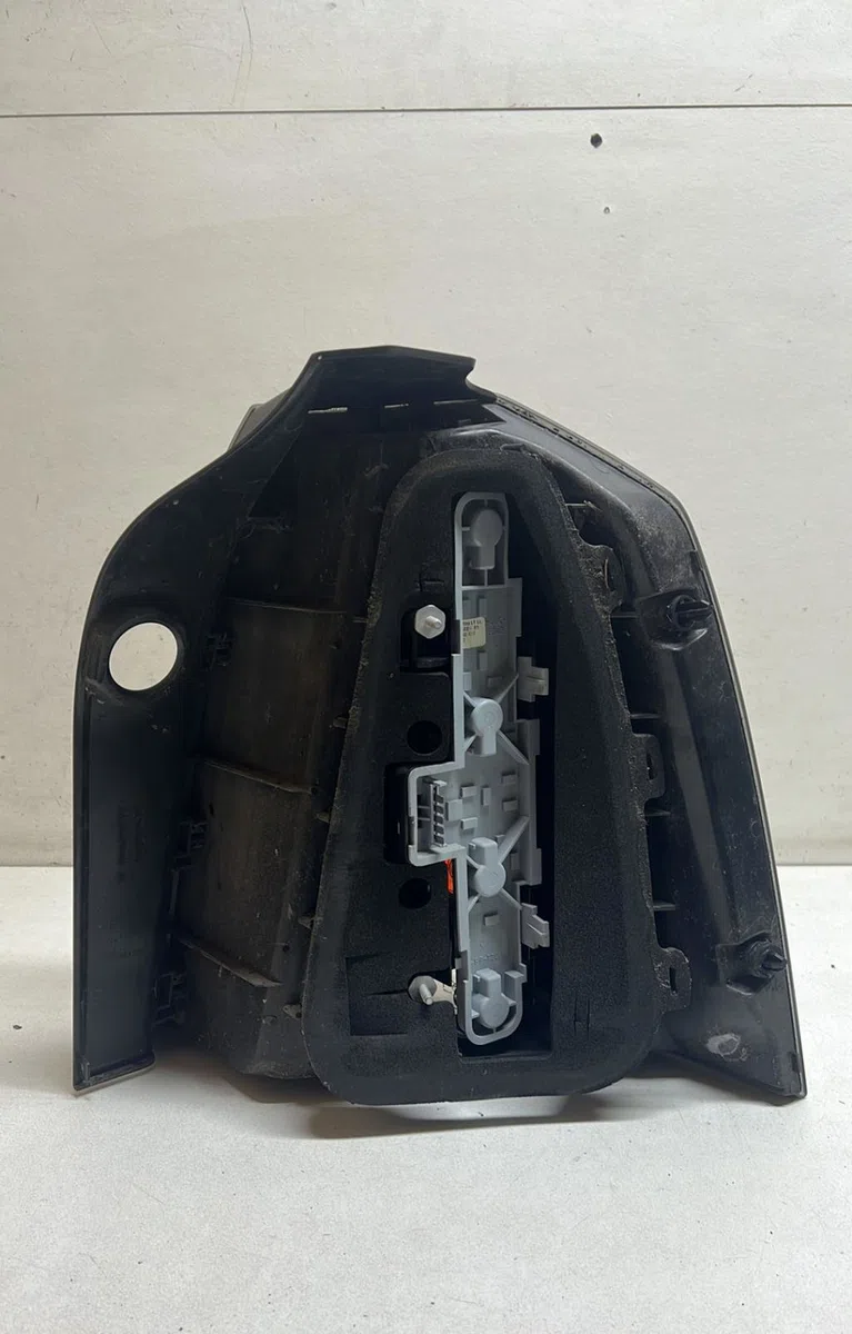 Feu arrière gauche Opel ZAFIRA - ZAFIRA FAMILY B (A05) 1.9 cdti (m75) (2005-2015) occasion