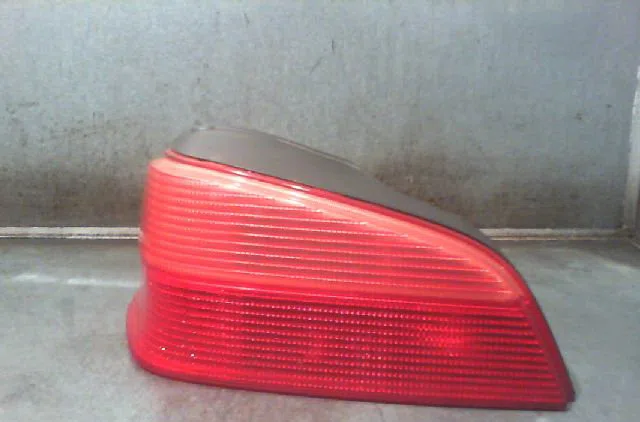 Feu arrière gauche PEUGEOT 106 2000 occasion
