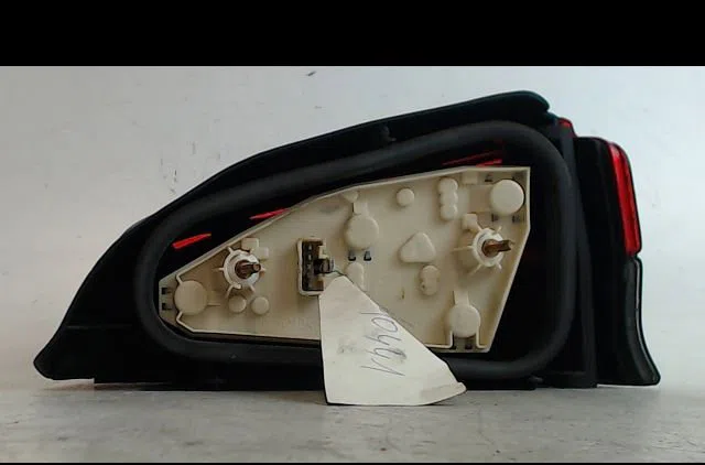 Feu arrière gauche PEUGEOT 106 occasion