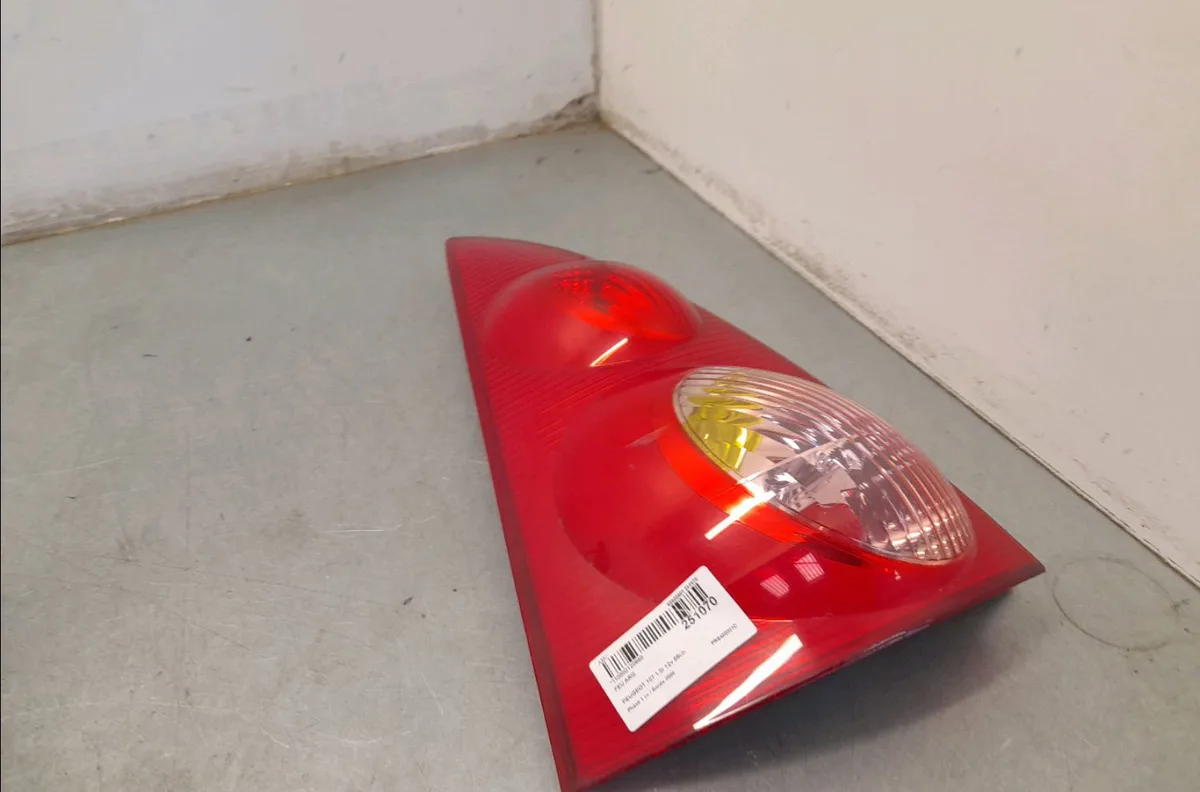 Feu arrière gauche Peugeot 107 (PM_, PN_) 1.0 (2005-2014) 3 portes occasion