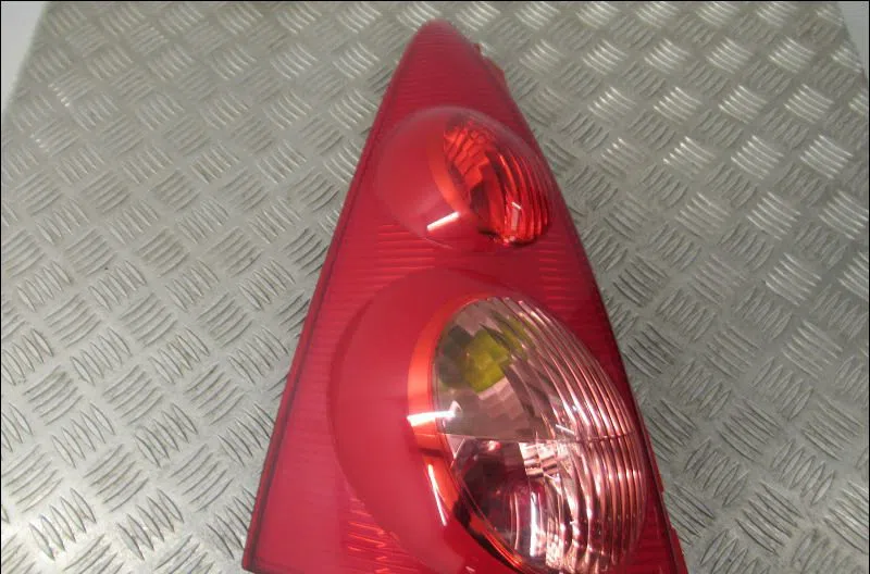 Feu arrière gauche Peugeot 107 (PM_, PN_) 1.0 (2005-2014) 3 portes occasion